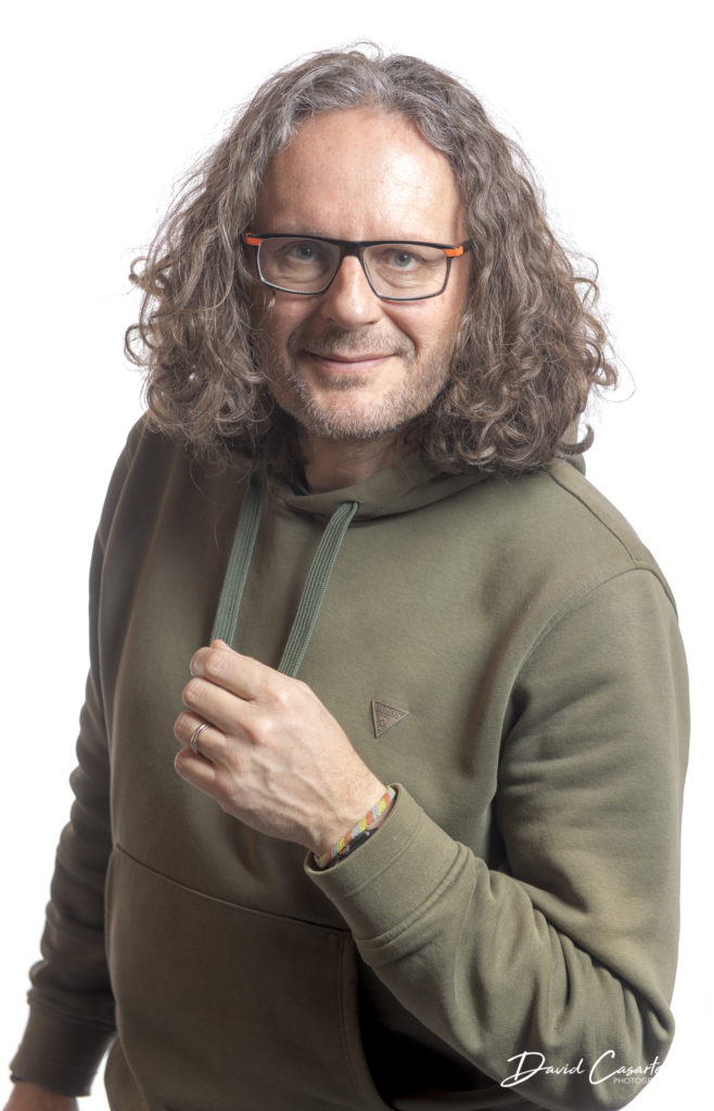 Autoportrait de David CAsartelli, photo studion sur fond blanc